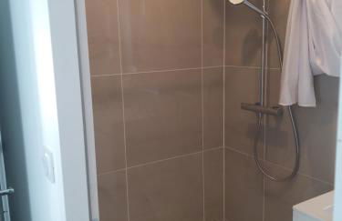 Appartement privé moderne et lumineux plain-pied - Foto 10