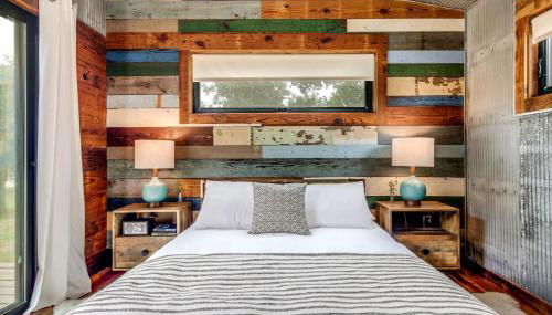 Artisan Cabin with Beautiful Decor and a Classic Fire Pit near Austin, Texas - Photo 4