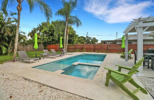 Little Beach House w/ POOL&SPA - 5 minutes to Vanderbilt Beach (Pet Friendly) - Photo 6