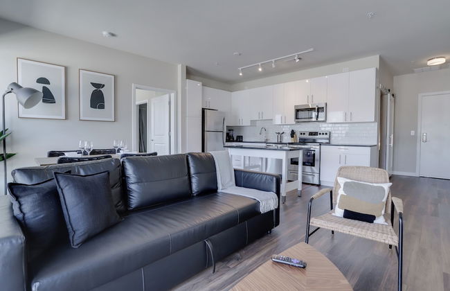 Spacious 2BR Apt with Den W Balcony - Foto 24