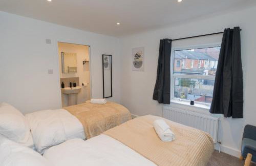 Perfect for Contractors & Families - Free Parking - Foto 18