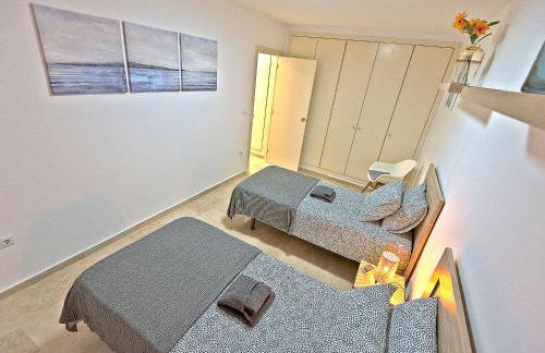 On Beach Deluxe Apartment with Pools and own Garden - Foto 5