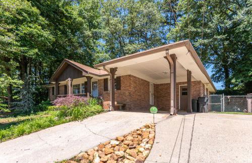 Fully Fenced Rustic Home Minutes From Truist Park - Foto 31