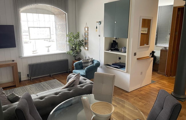 Cozy Coastal Apartment - Photo 1