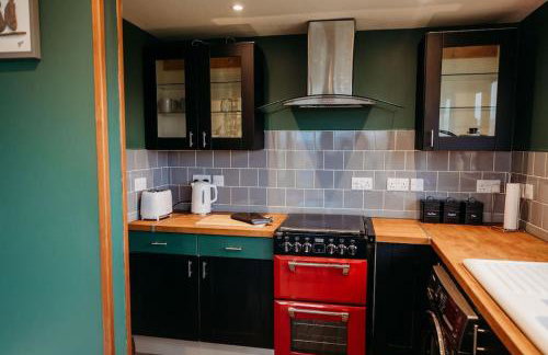 Woodpecker Lodge- A Pet Friendly Rural Retreat - Photo 33