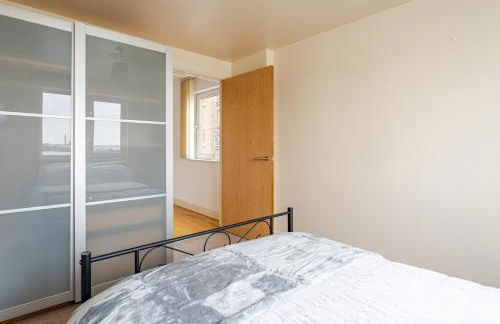 Amazing River view 2 bedroom apartment, sleeps 6, balcony and parking - Foto 19