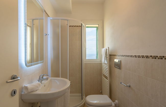 1 bedroom Apartment in San Bartolomeo al Mare with terrace - Photo 12