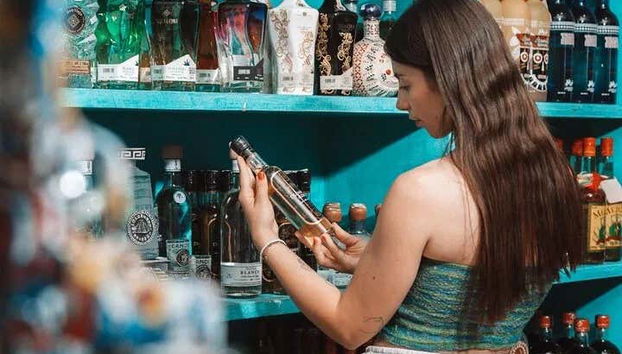 Você percorrerá diferentes lojas locais