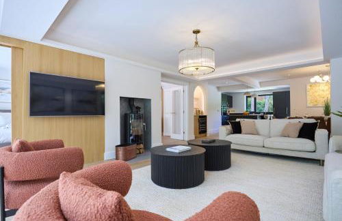 Arden House - Luxury Home with Hot Tub - Games Room - Fire Pit - Photo 22