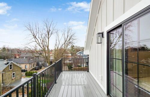 Chateau in the Village - Brand New 3BD 5BA - Foto 34