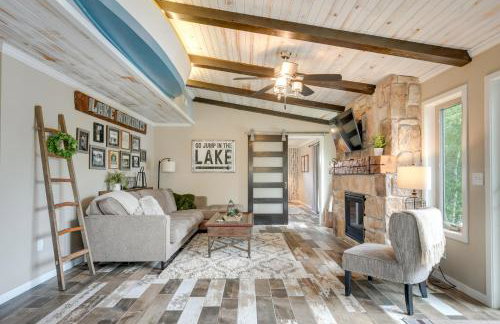 Tranquil Lakefront Cabin Fire Pit, Grill and Patio - Foto 5