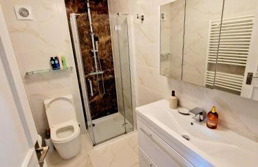 Gorgeous Hyde Park Home with Lift-Elevator Access & Nice View - Foto 20