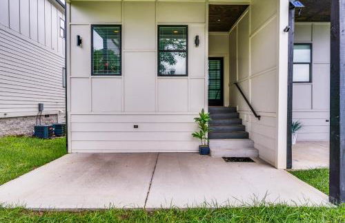 Nash House & Bars of Broadway with Patio Bar and Views! 8min Downtown! Sleeps 12! - Foto 45