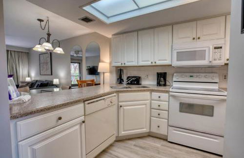 Park Shore Resort - Pool & Bar Close to Beach - Foto 9