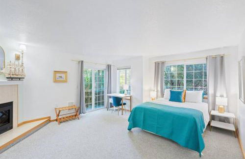 Cannon beach vibes, steps to the beach,WIFI,3 full bedroom en suites with 3 fireplaces,Near Downtown - Photo 30