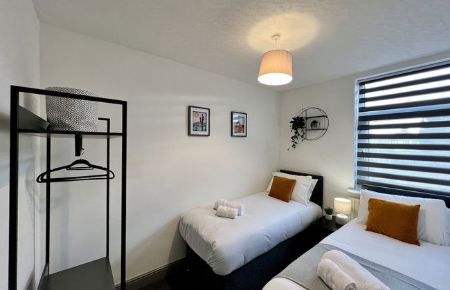 Bramhall House - Photo 9