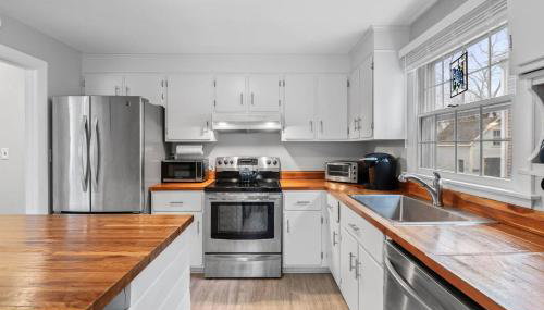 4BR Home | Walk to Beach & Downtown | Parking - Foto 4