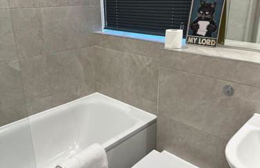 Stunning Flat with Parking Free near Sutton Station - Foto 23