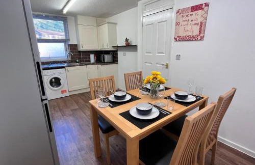 Abbey Wood Serviced Apartment 3BRH Free Wi-Fi Parking Tea and Coffee - Photo 5