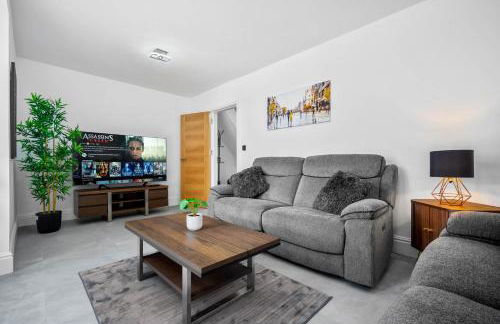 5 bedroom house Solihull 10 mins drive from BHX & NEC Private off road parking - Foto 1