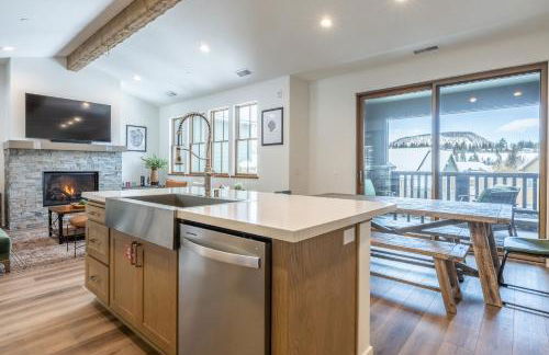 Newly Built Updated 3 Bed 2 and a half bath Creekhouse at Snowcrk Resort 1463 Amazing Mountain Views - Photo 40