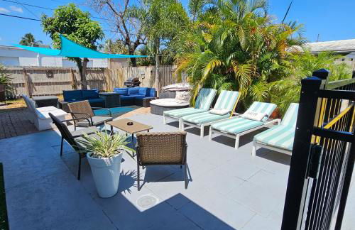 Prime Location Gateway with Pool & Patios, Near Beaches, Groceries and Restaurants - Photo 42
