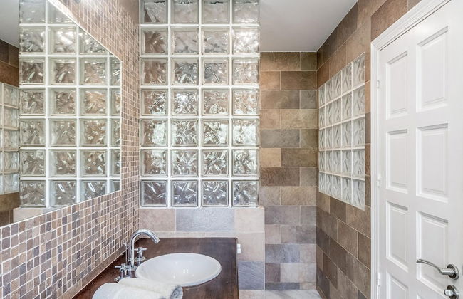 Luxury Villa - Sleeps up to 8 & Infinity Pool - Photo 11