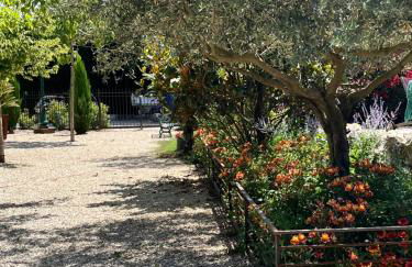 La provence avec piscine privative en campagne - Photo 9