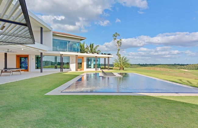 Modern 7BR Villa w Stunning Views of Golf Course - Photo 7