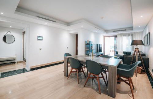 Luxury 3 Bedrooms, Private Heated Pool - EHHouse - Photo 27