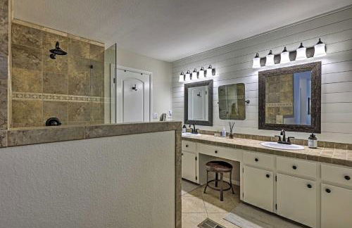 Modern Townhome with Patio, Next Door to Resort - Foto 11