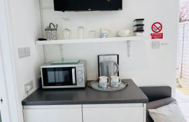 Mudeford Gem Accommdation - Photo 13