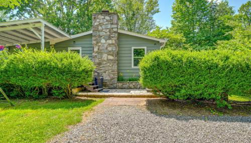 Private Hot Tub and Covered Deck Cozy Whittier Gem - Foto 3