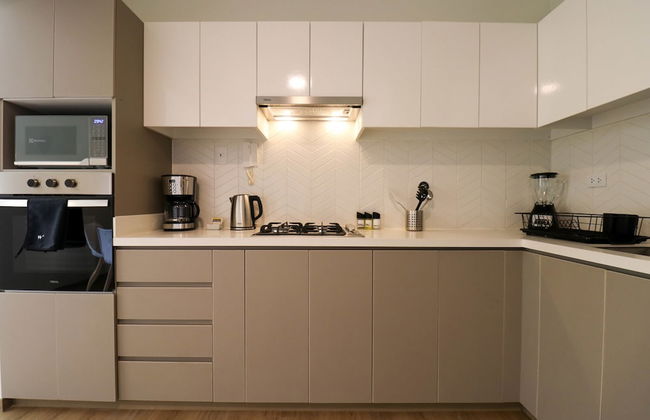 w Glorious 1BR w Balcony in Miraflores - Photo 4