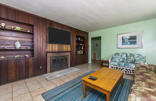 Charming Waterfront Cabin Cabin - Photo 11