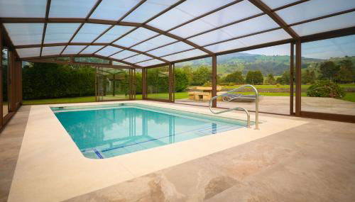 Piscina climatizada y cubierta 365 dias en Casa Rural con Encanto El Puentuco una de las casas mas valoradas de Cantabria - Foto 1