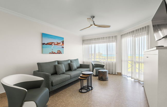 Moonlight Bay Suites - Photo 37