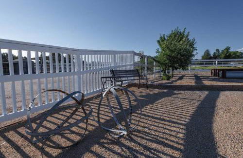 Our Farmhouse, Our Place: Cozy and Cute homestead! - Foto 15