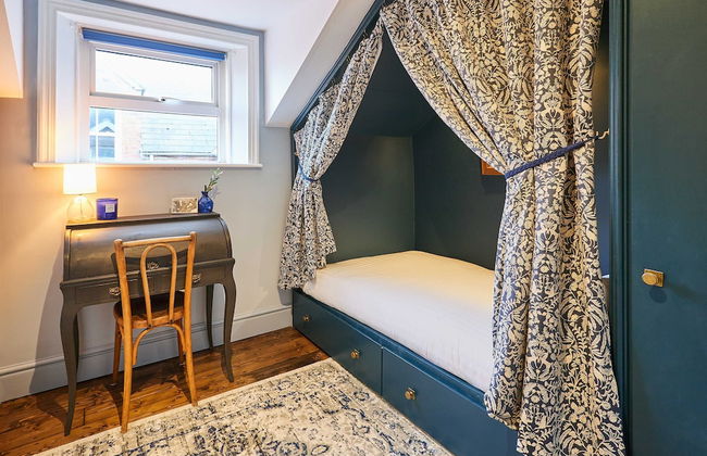 Host Stay The Rooftop Gallery - Photo 5