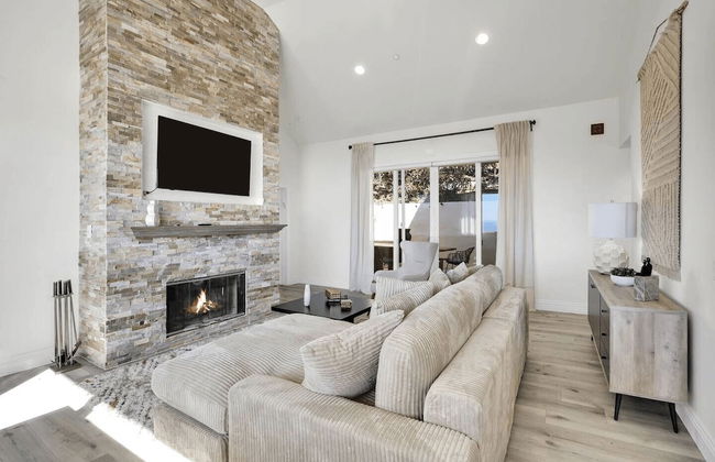 Castlewood by Avantstay Malibu Cliffside + View - Photo 13