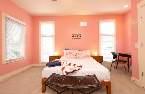 Pink Experience - West End Broadway & Restaurants - Foto 32