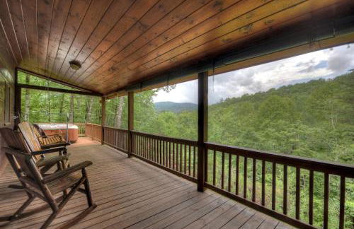 Ole Bear Paw Cabin - Cherry Log GA - Cozy Retreat, Stunning Views, Hot Tub, Outdoor Fire Pit, Porch Swing - Foto 2