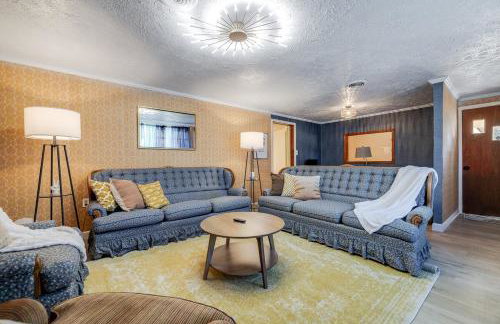 Retro! - 4BR Near Sav Airport - Foto 1