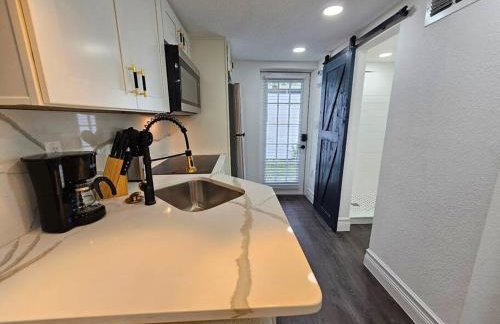 The Hideaway DT Orlando Tiny Home w Free Parking - Foto 20
