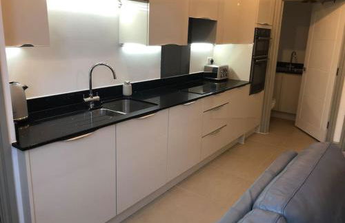 Smithy Bungalow, free private parking included, Buxton - Photo 28