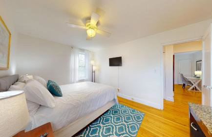 Bright 2br In Brookline - Photo 8