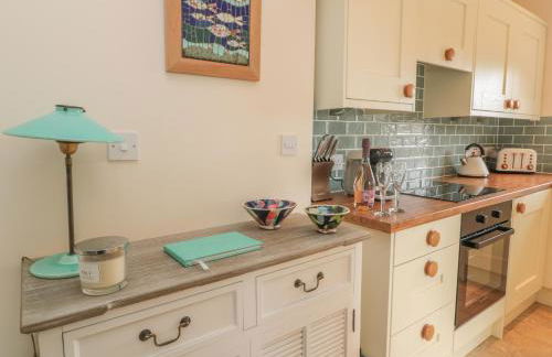 Adams House - Photo 13