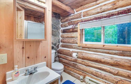 Authentic Log Cabin with Private Pond in Glidden - Foto 13