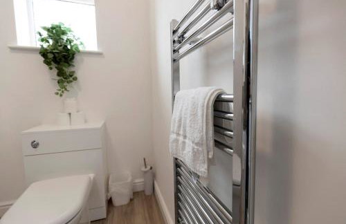 2-Bed House•Free Parking•WiFi•Long Stays Welcome - Photo 25