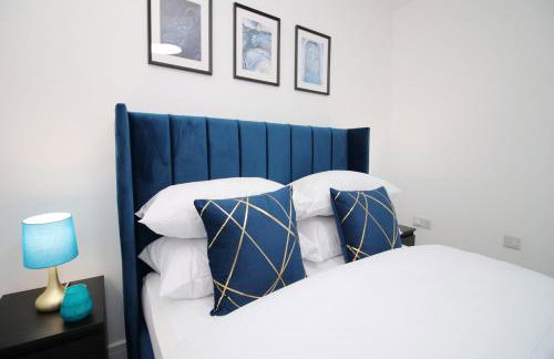 New Cardiff Bloc Exclusive Apartments By Prime Stays - Shops and Parking - Great for Groups and Families - Foto 23